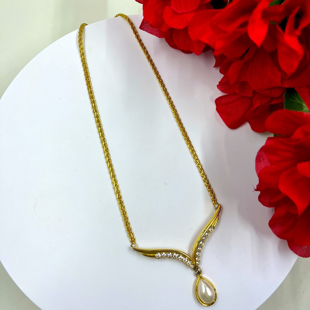 Vendome Signed Vintage Chevron Gold Plated Necklace with Crystal and Pearl - Picture 1 of 7
